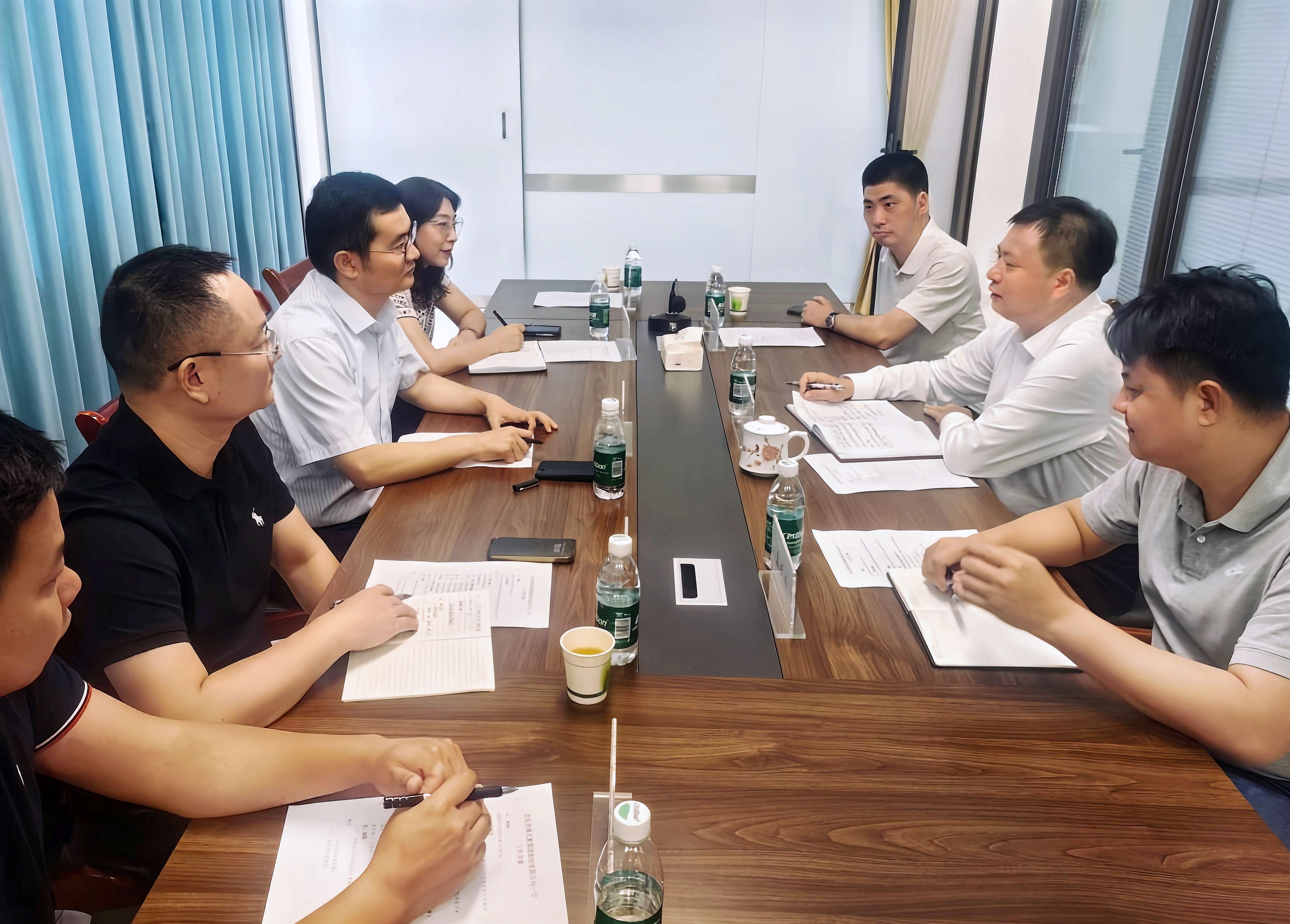 7月20日，朱延東與三亞市副市長(cháng)張長(cháng)豐舉行會(huì )談.jpg